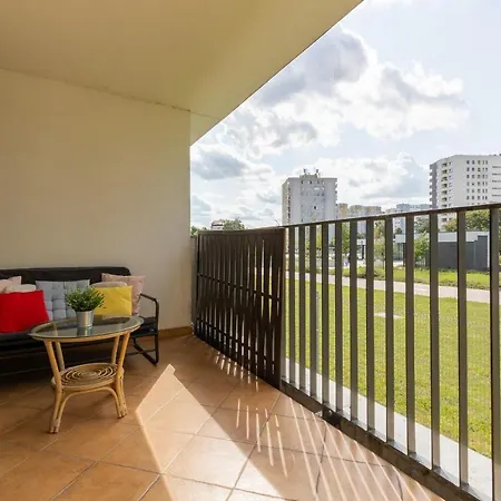 Metro Targowek Spacious With Parking By Renters Warszawa