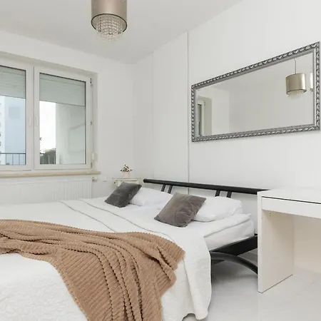 Metro Targowek Spacious With Parking By Renters Warsaw