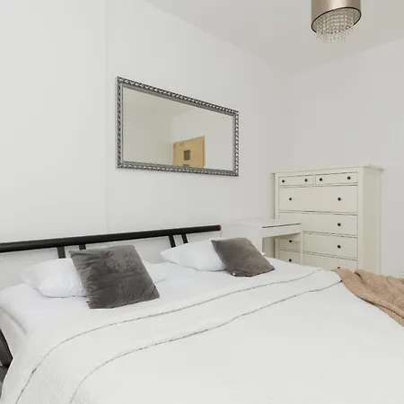 Metro Targowek Spacious With Parking By Renters *