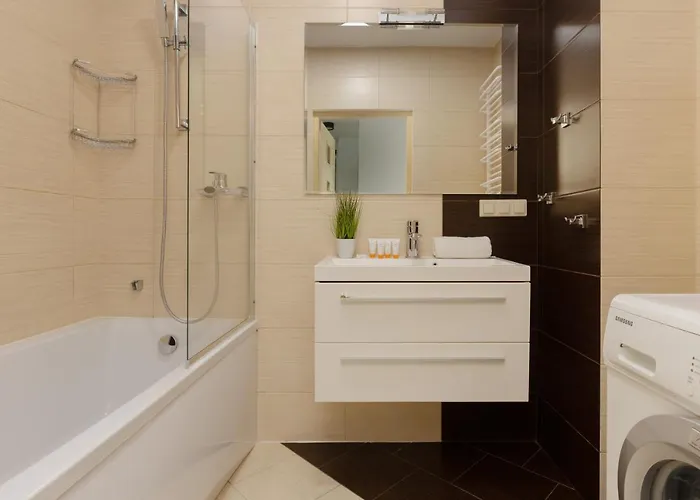 Metro Targowek Spacious With Parking By Renters Lägenhet *