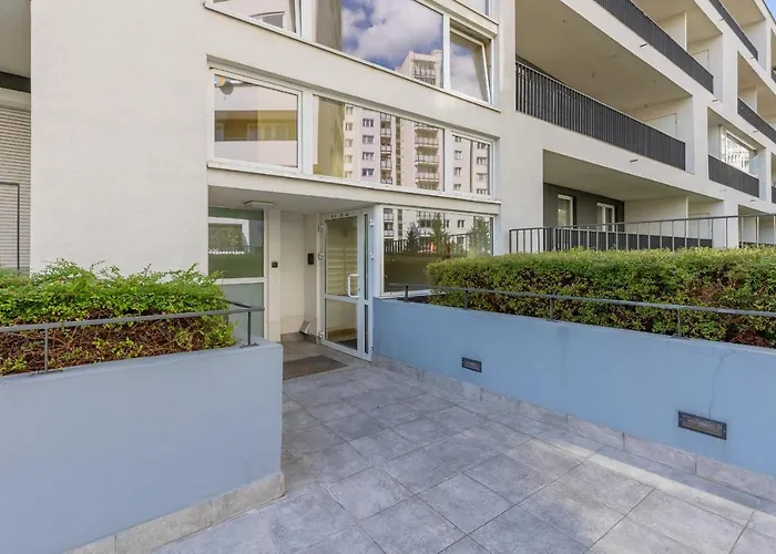 Lägenhet Metro Targowek Spacious With Parking By Renters Warszawa