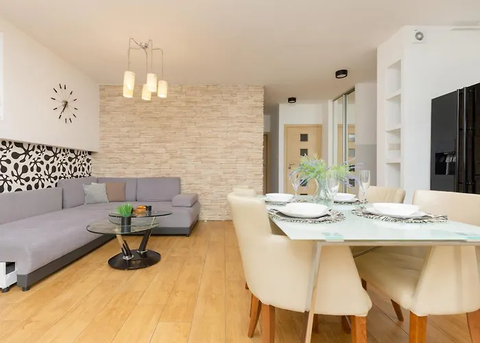 Metro Targowek Spacious With Parking By Renters