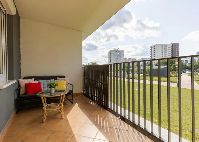 Metro Targowek Spacious With Parking By Renters Warszawa