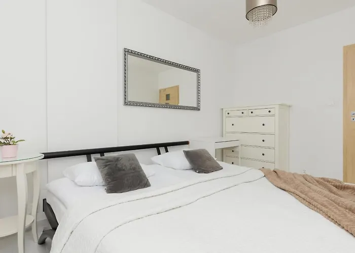 Metro Targowek Spacious With Parking By Renters *