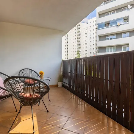 Apartment Metro Targowek Spacious With Parking By Renters Warschau
