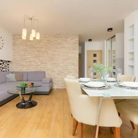 Metro Targowek Spacious With Parking By Renters